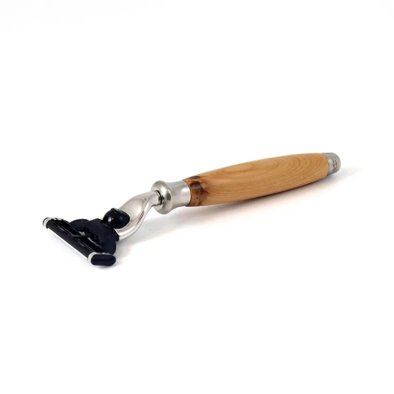 Gentleman Barbier Classique rasoir Mach3 bois de cade 3 lames